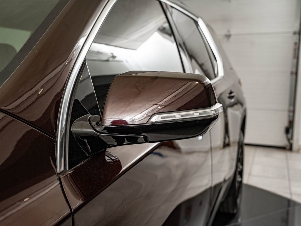 Used 2020 Chevrolet Traverse LT FWD image 9