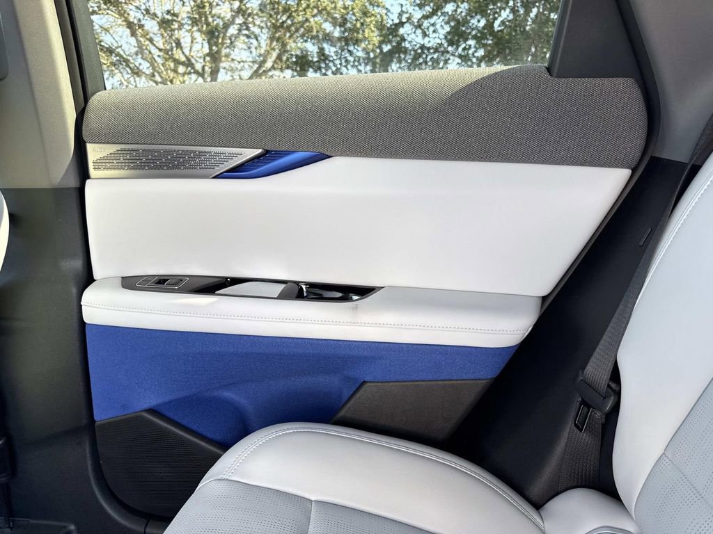 New 2026 Cadillac Optiq Luxury 2 image 15