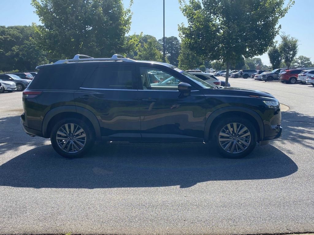 Used 2023 Nissan Pathfinder SL w/ SL Premium Package FWD image 2