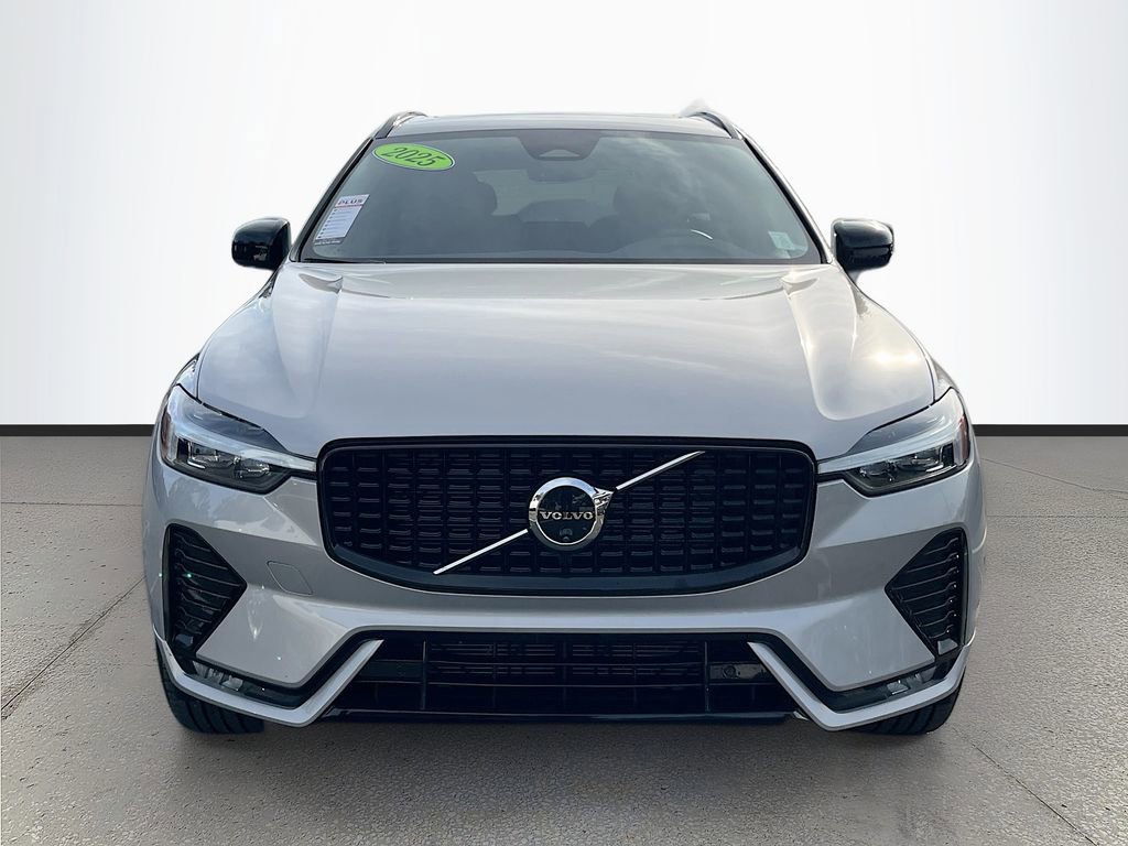 Used 2025 Volvo XC60 B5 Plus image 2