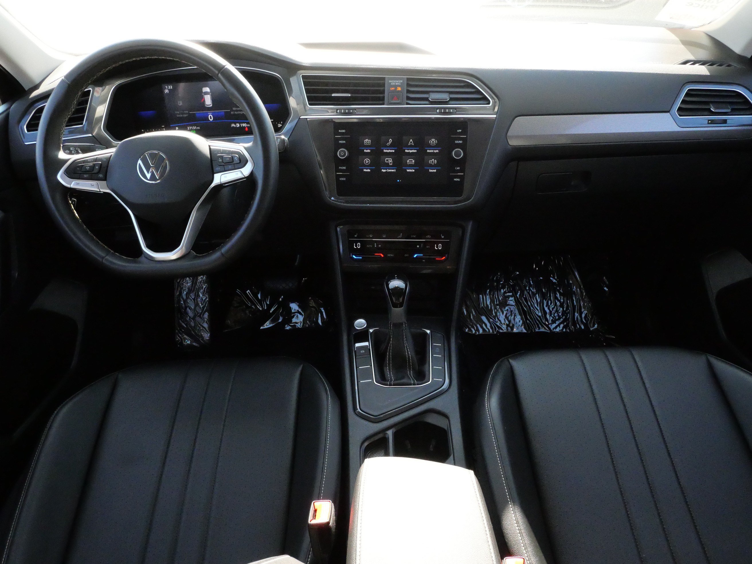 Certified 2023 Volkswagen Tiguan SE w/ Panoramic Sunroof Package FWD image 4