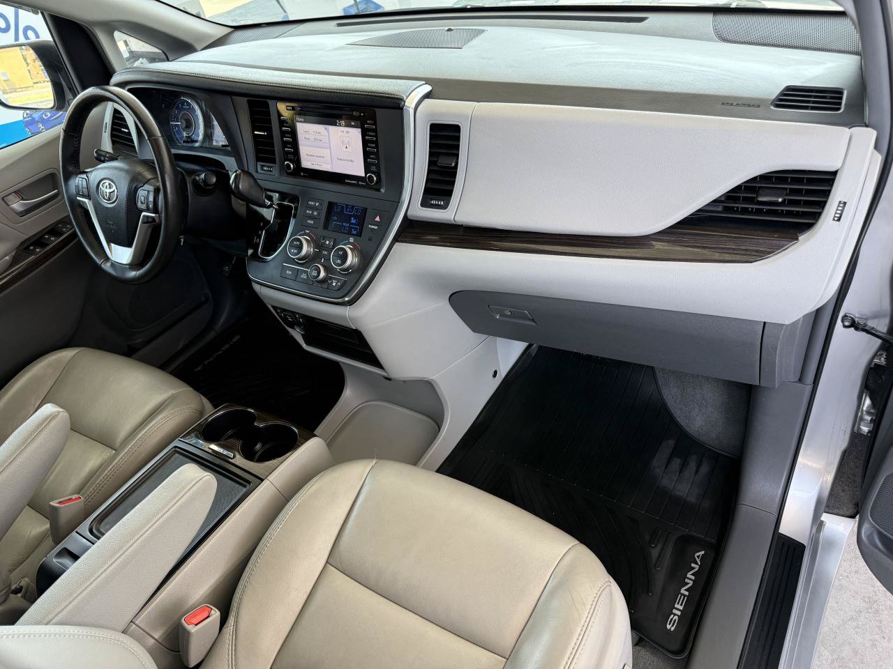 Used 2018 Toyota Sienna XLE AWD/4WD image 16