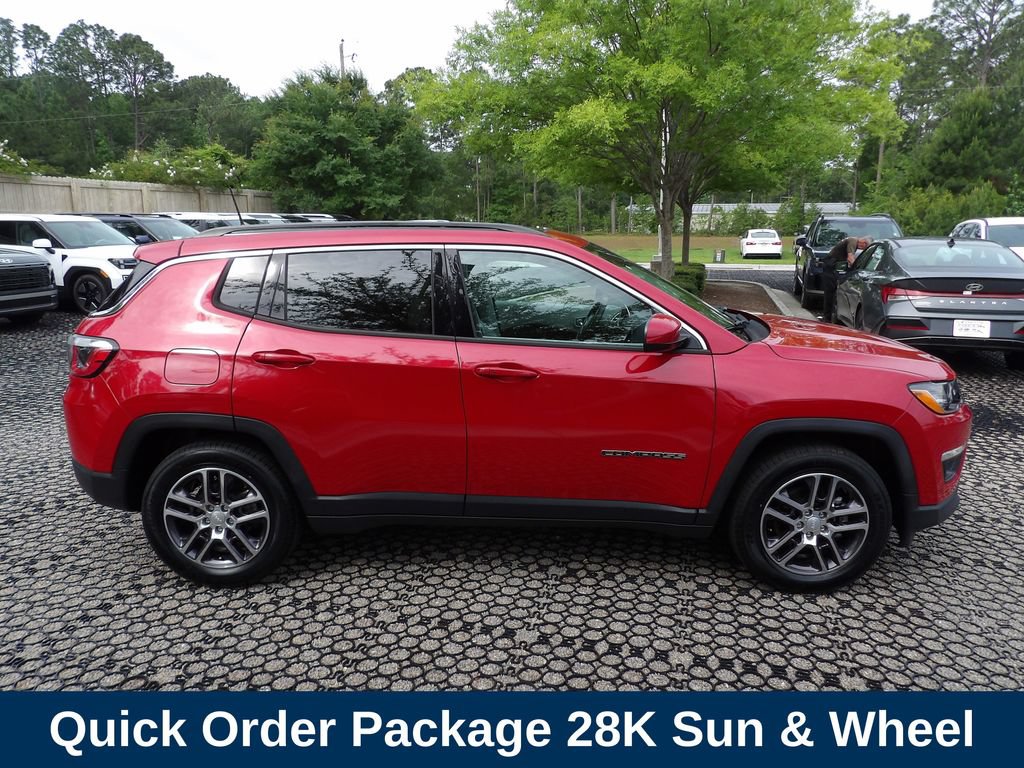 Used 2019 Jeep Compass Latitude w/ Popular Equipment Group FWD image 5