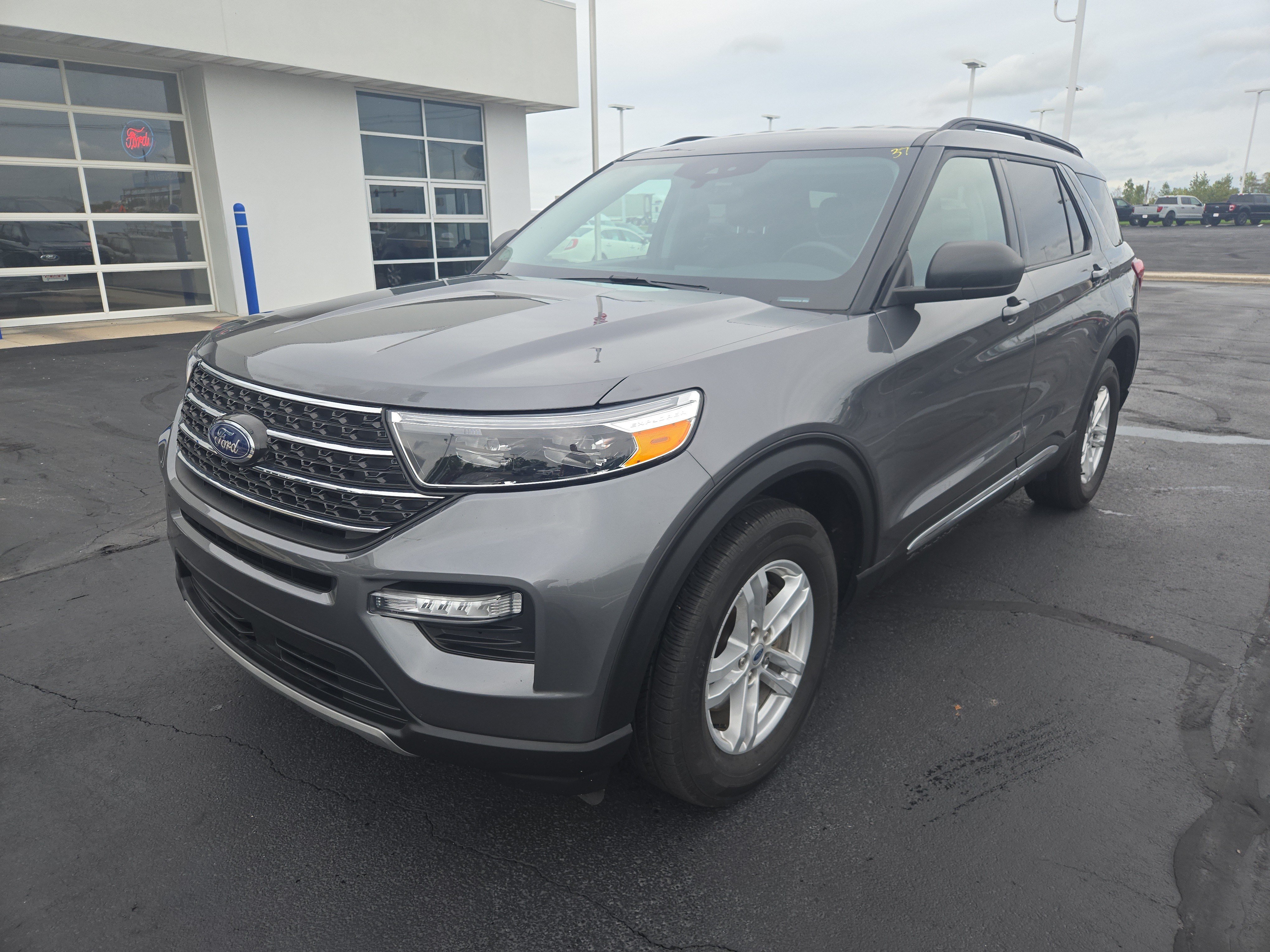 Used 2024 Ford Explorer XLT w/ Equipment Group 202A AWD/4WD image 2