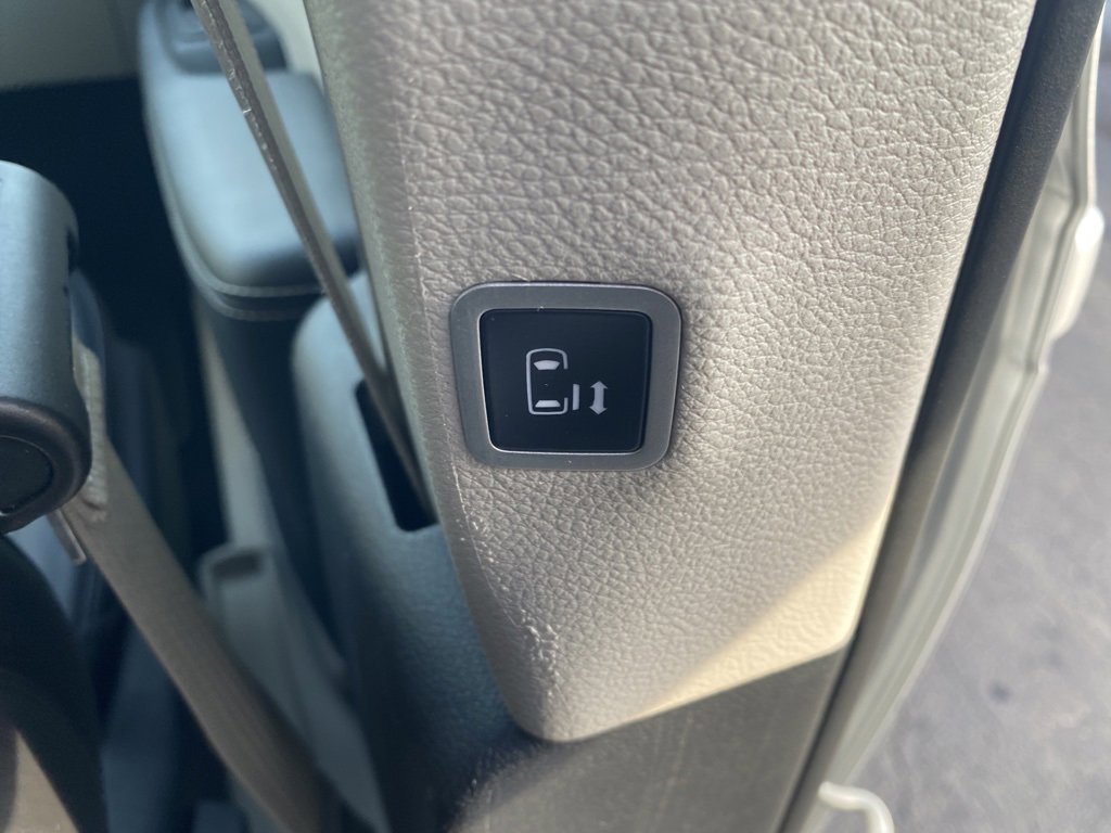 Used 2024 Chrysler Pacifica Touring-L image 30