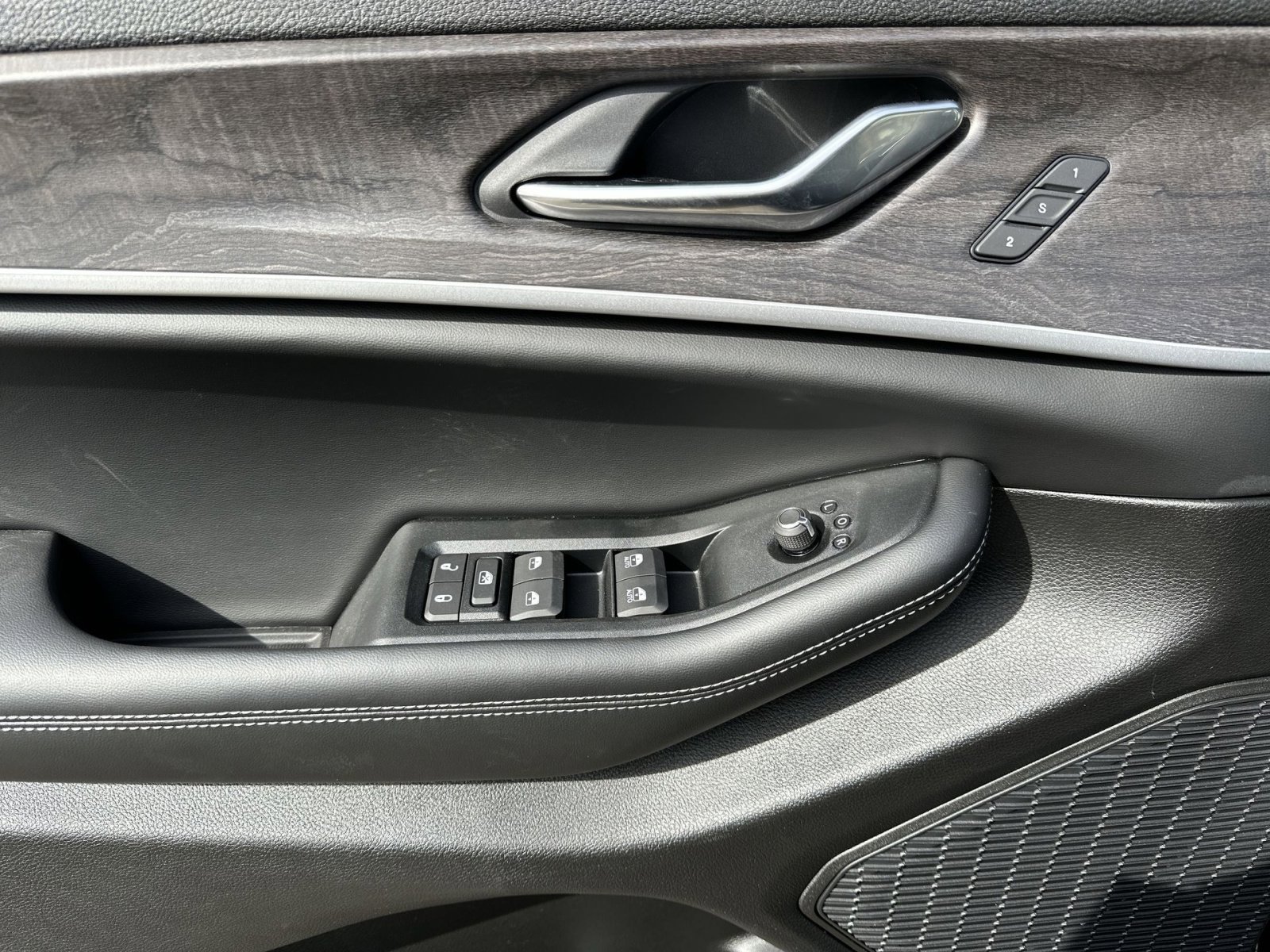 New 2025 Jeep Grand Cherokee Limited w/ Luxury Tech Group II image 15