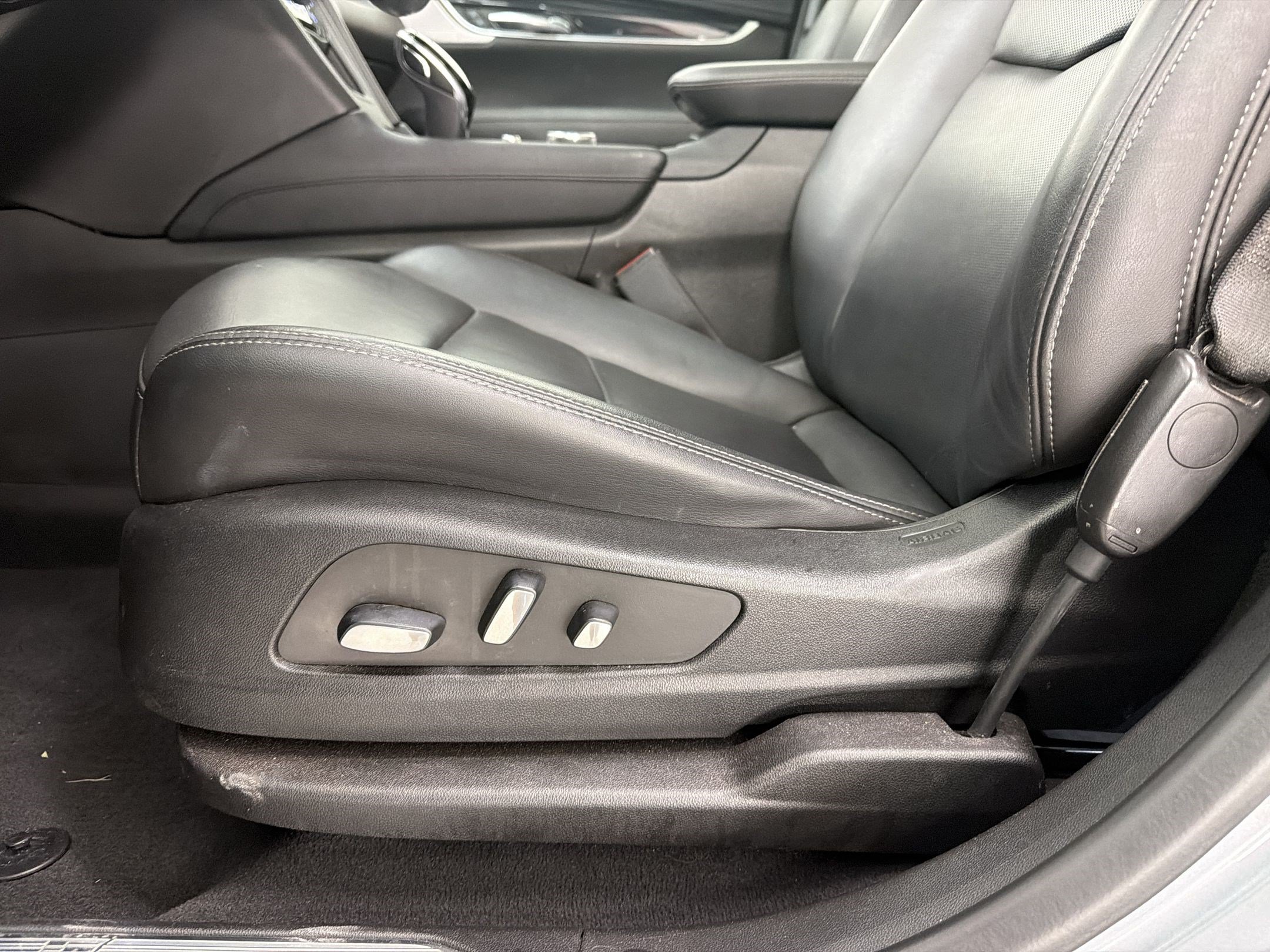 Used 2022 Cadillac XT5 Premium Luxury w/ Technology Package FWD image 16