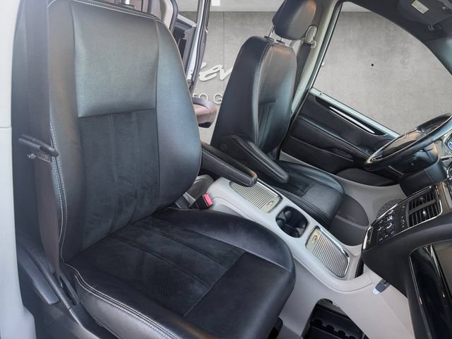Used 2017 Dodge Grand Caravan SXT FWD image 23