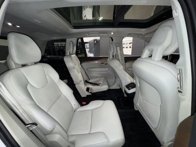 Used 2022 Volvo XC90 T6 Momentum w/ Advanced Package AWD/4WD image 12