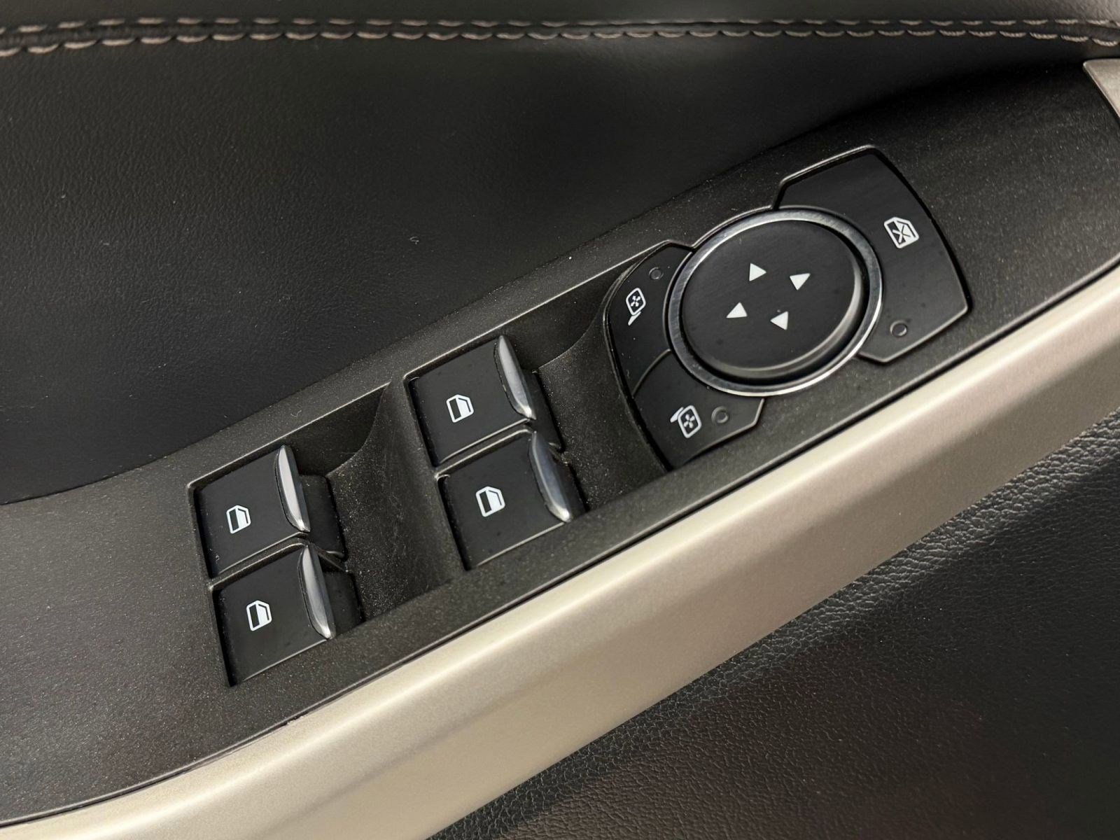 Used 2023 Ford Explorer XLT w/ Equipment Group 202A image 19