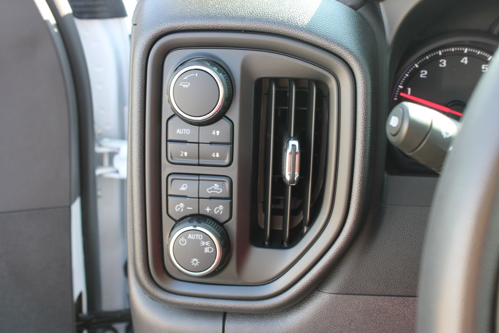Used 2025 Chevrolet Silverado 1500 W/T w/ WT Safety Package AWD/4WD image 20