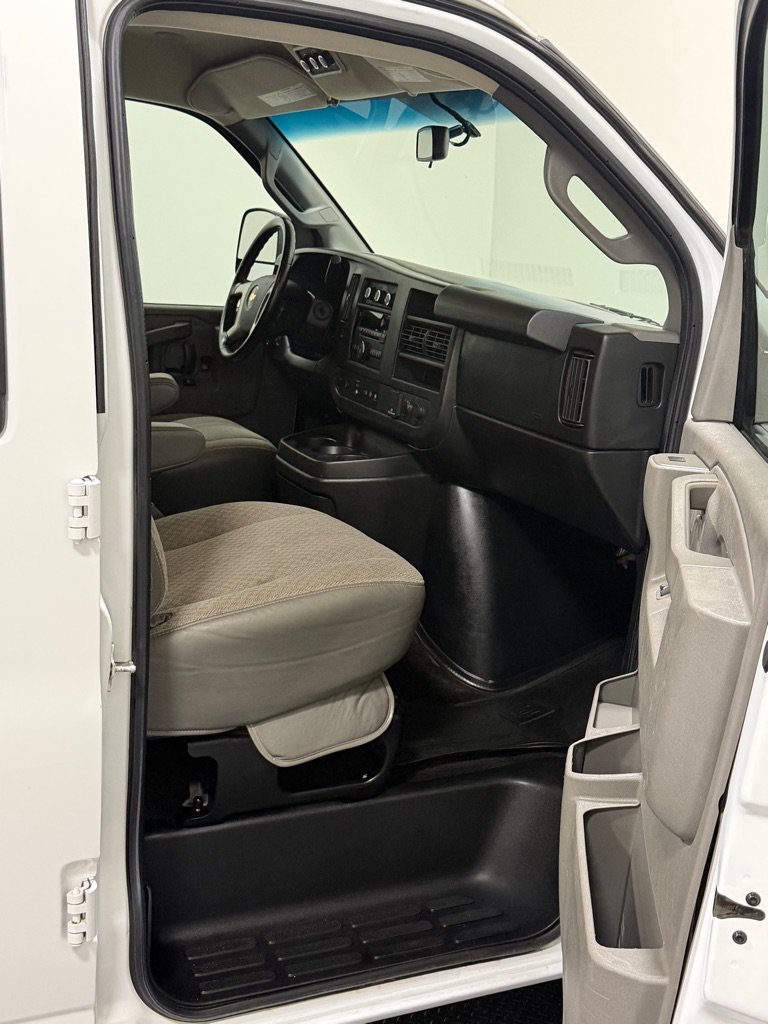 Used 2017 Chevrolet Express 3500 LT w/ LT Preferred Equipment Group RWD image 11