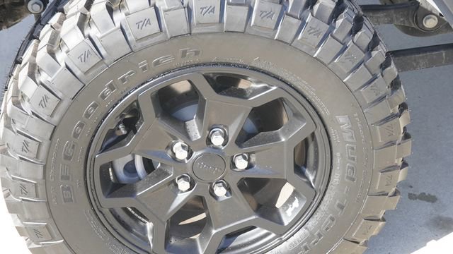 Used 2023 Jeep Gladiator Willys image 11