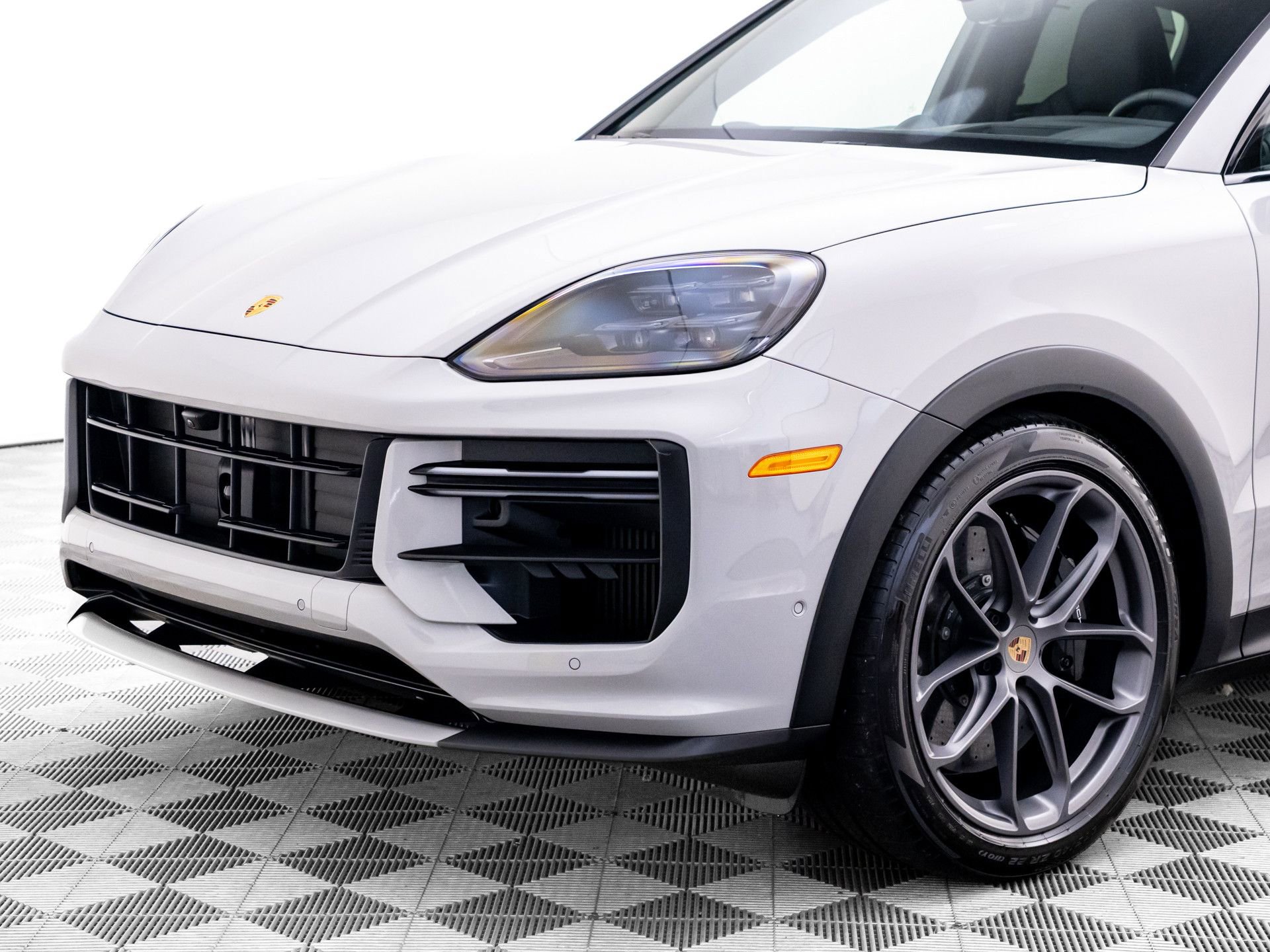 Certified 2025 Porsche Cayenne Turbo GT image 38