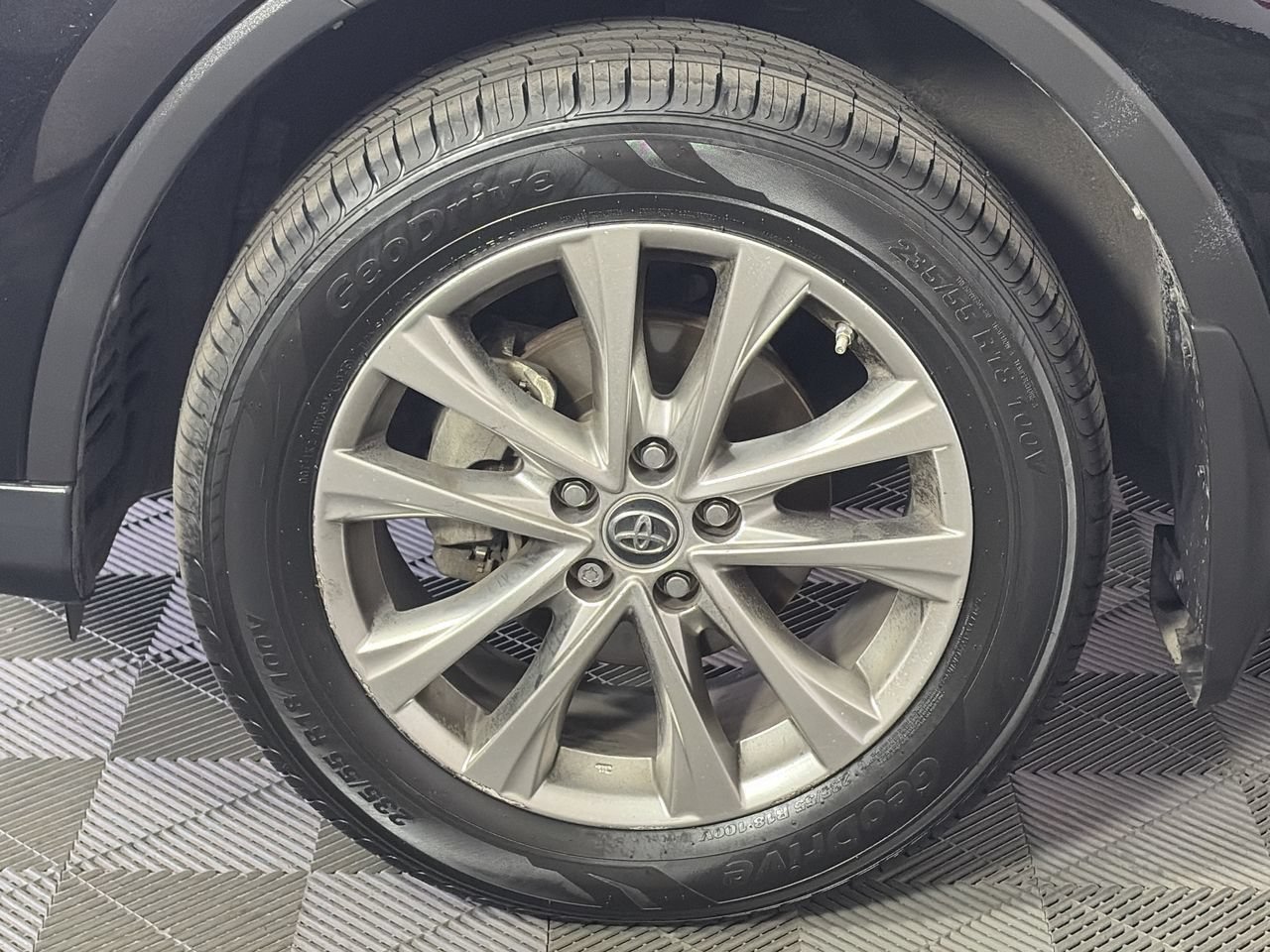 Used 2018 Toyota RAV4 Limited w/ Protection Package FWD image 10