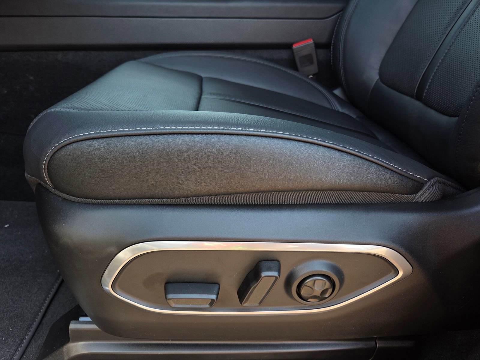 New 2026 Jeep Grand Wagoneer Limited AWD/4WD image 14
