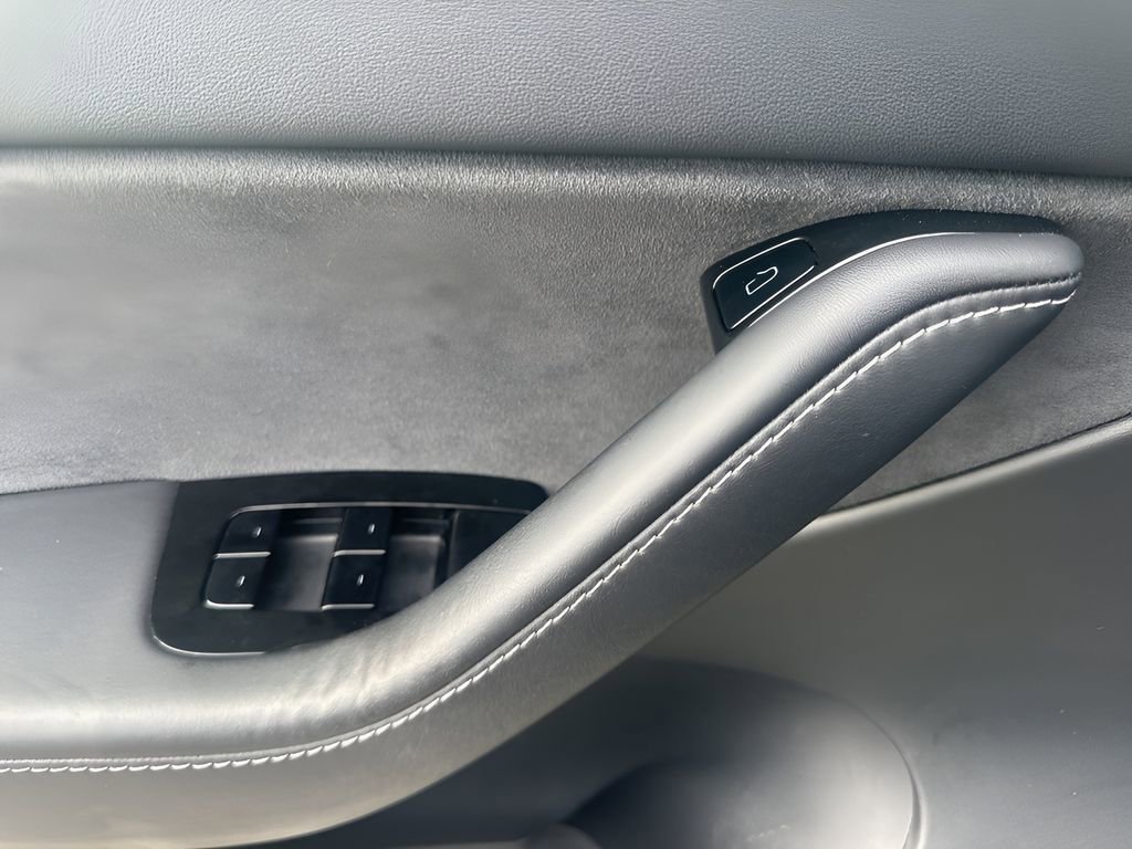 Used 2021 Tesla Model Y Long Range image 27