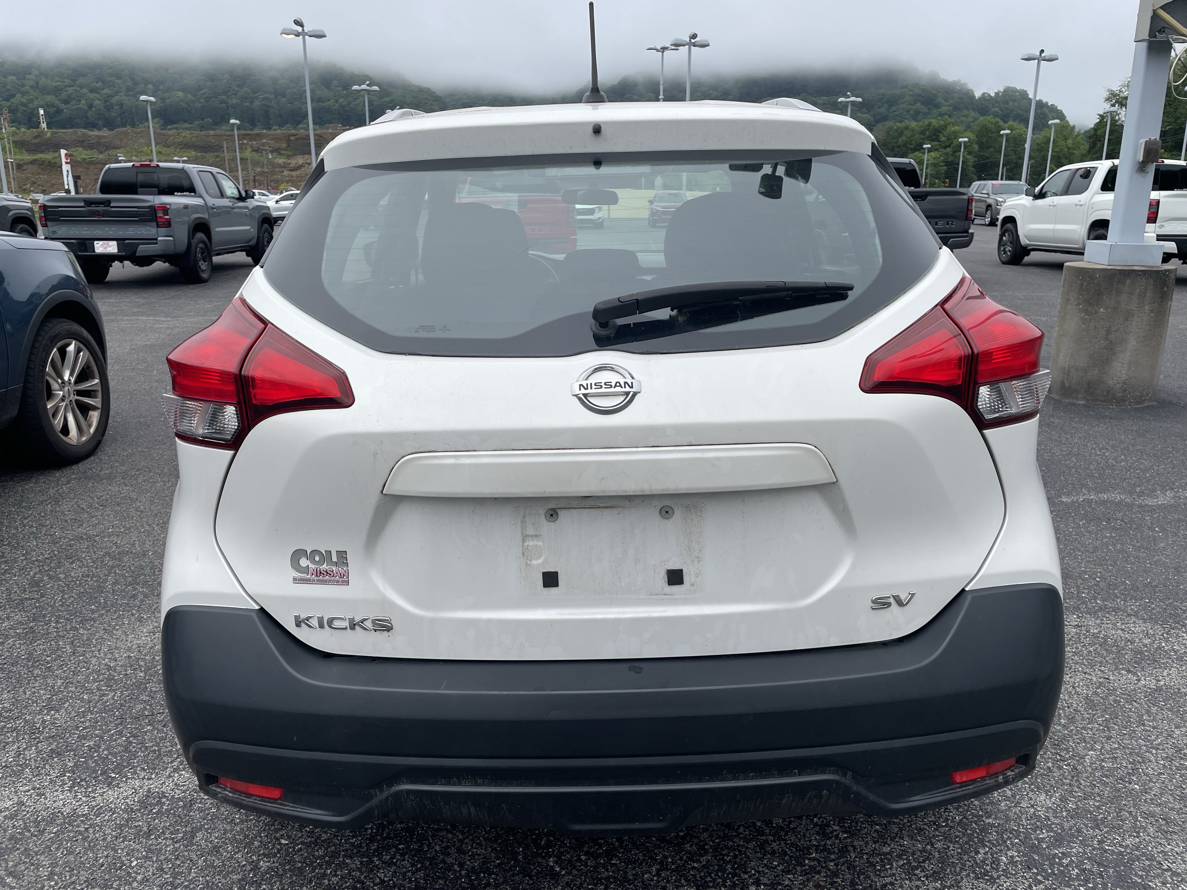 Used 2019 Nissan Kicks SV FWD image 3