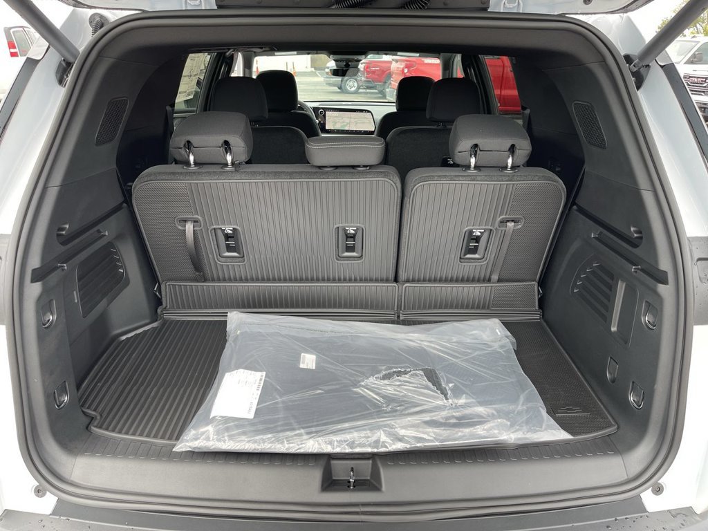 New 2027 Chevrolet Traverse LT w/ Driver Confidence Package AWD/4WD image 24