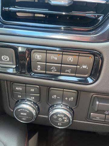 New 2026 GMC Yukon AT4 Ultimate AWD/4WD image 18