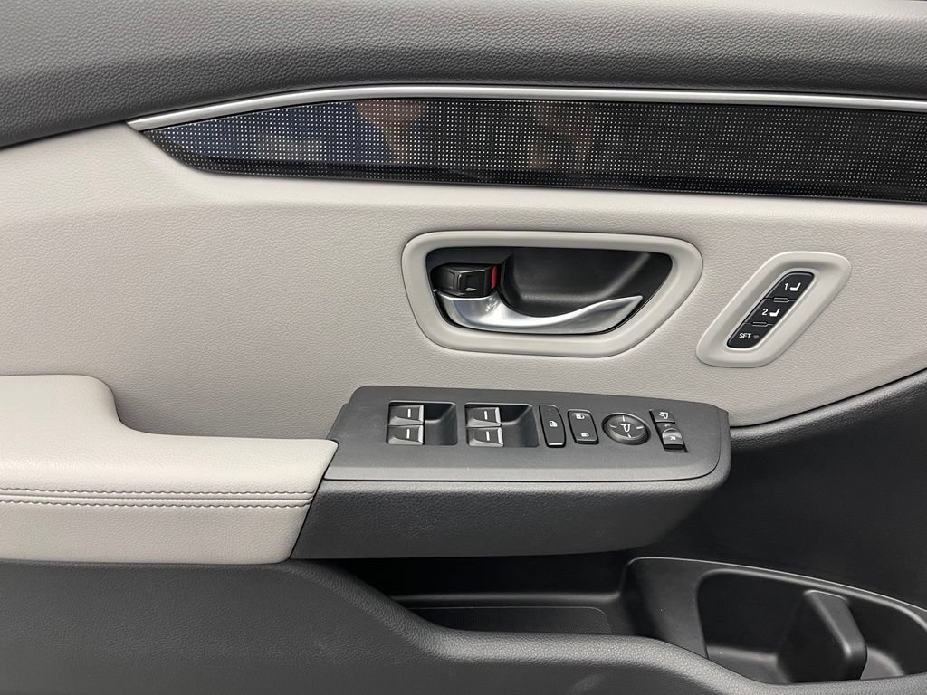 Used 2025 Honda Pilot Elite image 18