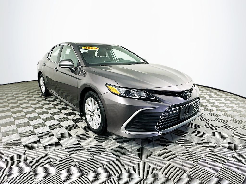 Used 2024 Toyota Camry LE image 2