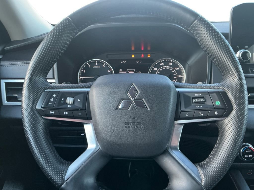 Used 2024 Mitsubishi Outlander SE Black Edition image 18