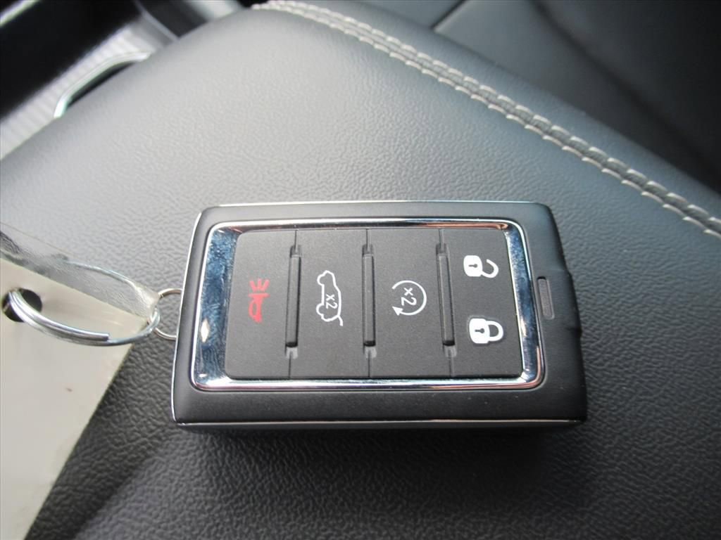 Certified 2024 Jeep Grand Cherokee Limited w/ Black Appearance Package image 31