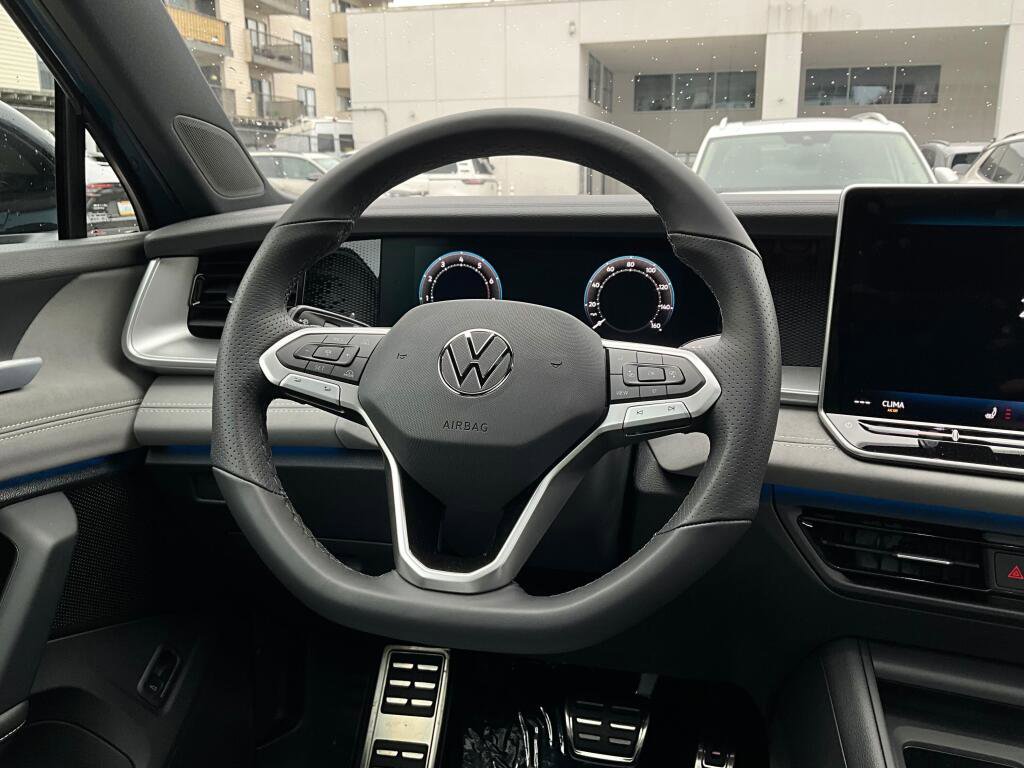 New 2026 Volkswagen Tiguan SE R-Line image 19