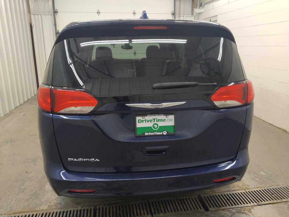 Used 2017 Chrysler Pacifica LX w/ Tire & Wheel Group FWD image 6