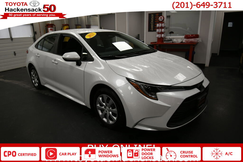 Certified 2025 Toyota Corolla LE image 1