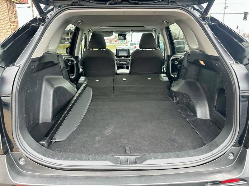 Used 2020 Toyota RAV4 XLE w/ Convenience Package image 8