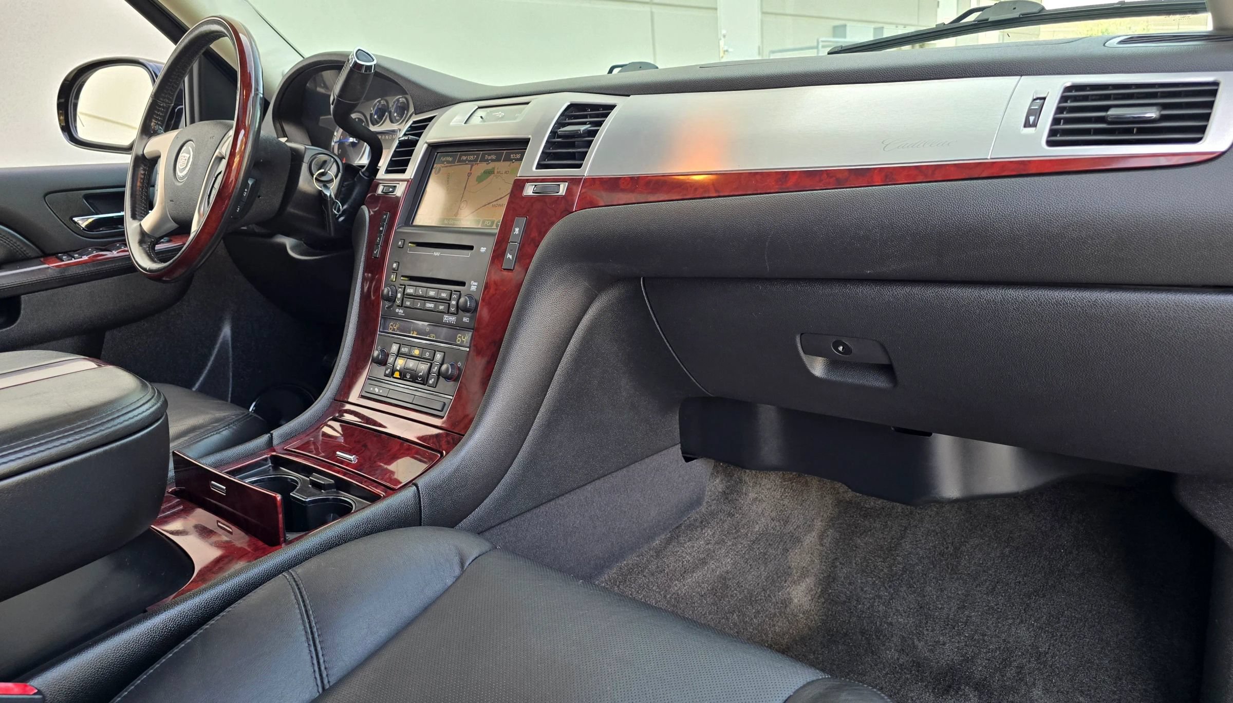 Used 2010 Cadillac Escalade EXT Luxury AWD/4WD image 24