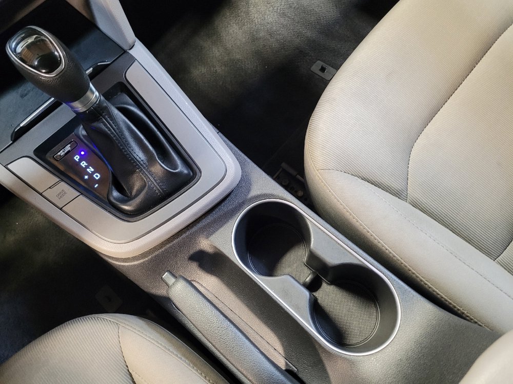 Used 2017 Hyundai Elantra SE image 26