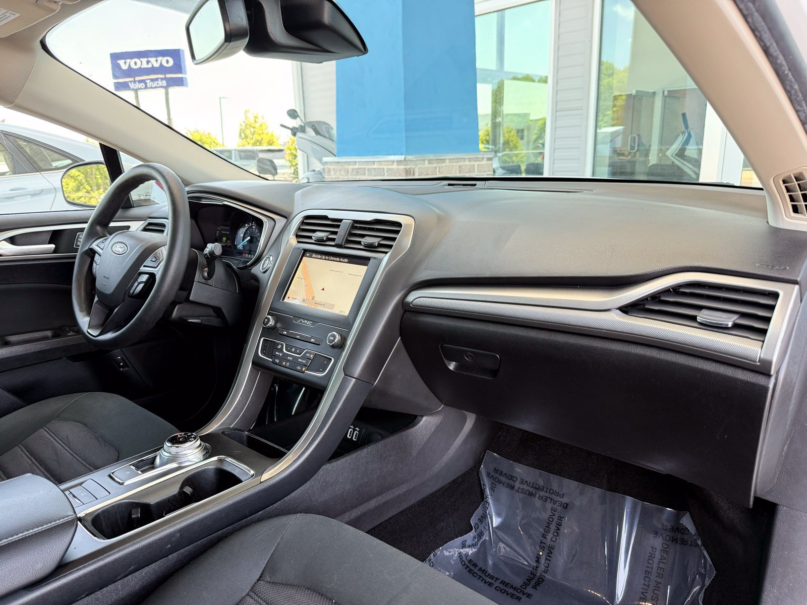 Used 2019 Ford Fusion SE FWD image 25