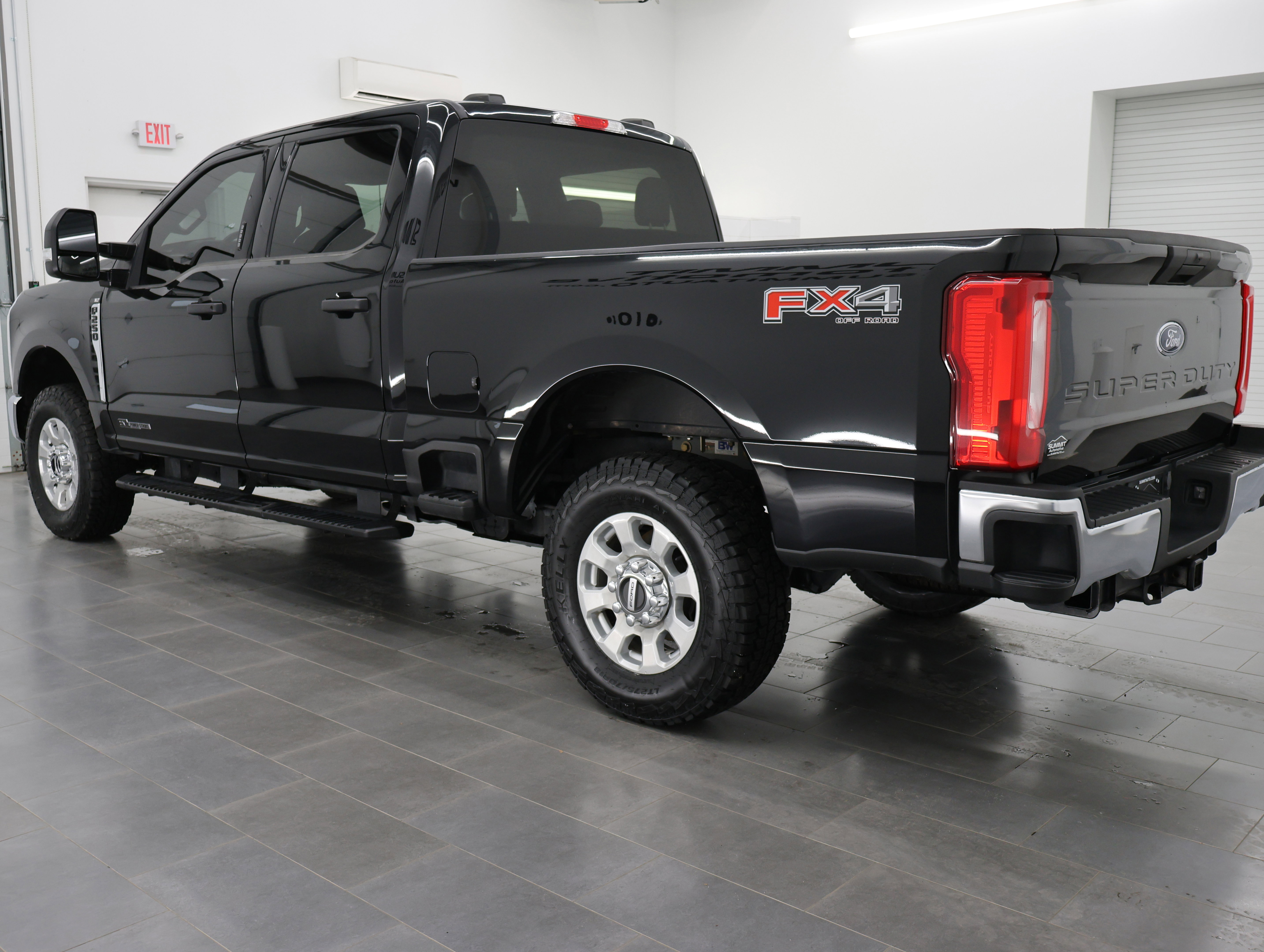 Used 2023 Ford F250 XLT w/ FX4 Off-Road Package image 6