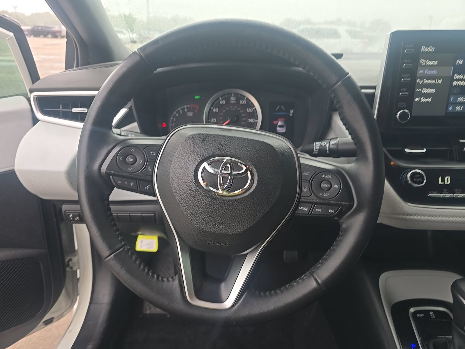 Used 2020 Toyota Corolla SE w/ SE Premium Package FWD image 10