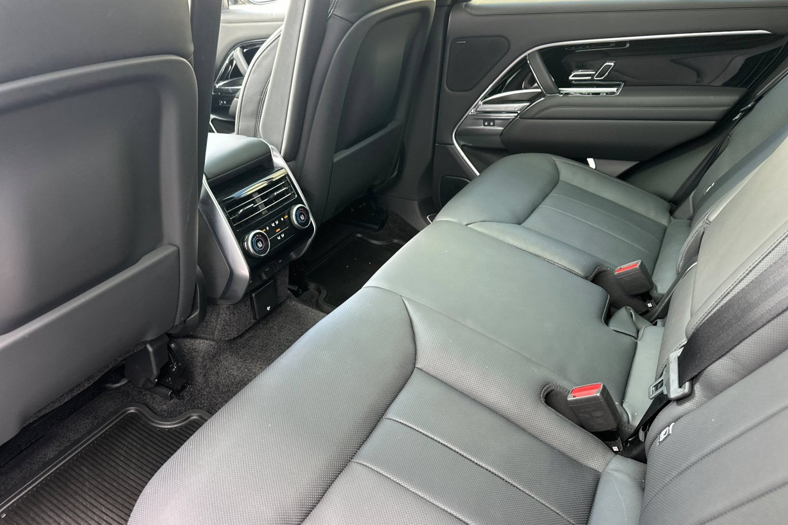 Used 2024 Land Rover Range Rover SE AWD/4WD image 14