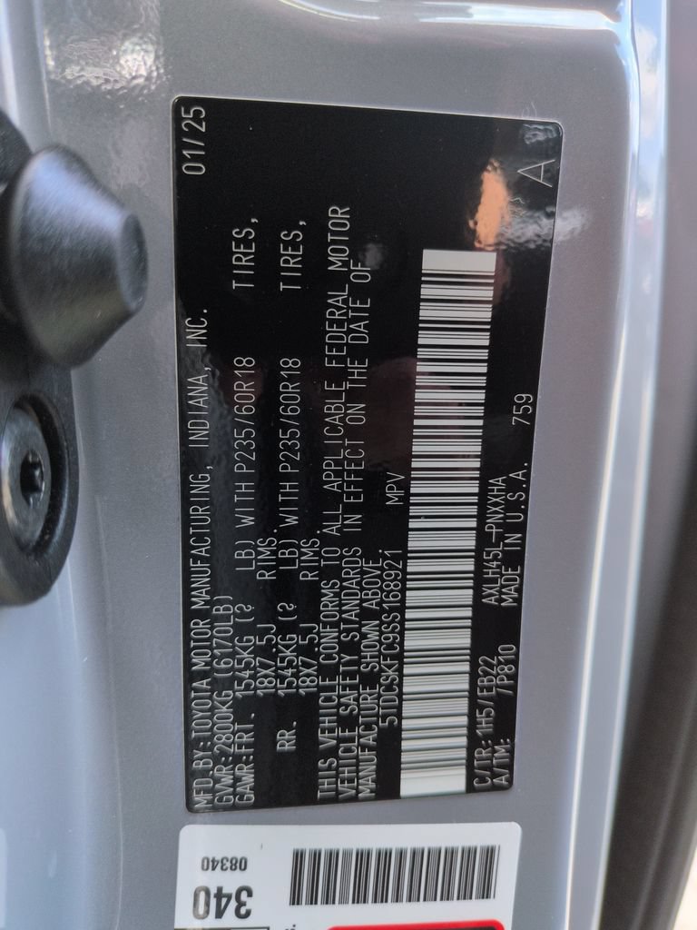 Certified 2025 Toyota Sienna XLE Woodland Edition AWD/4WD image 29