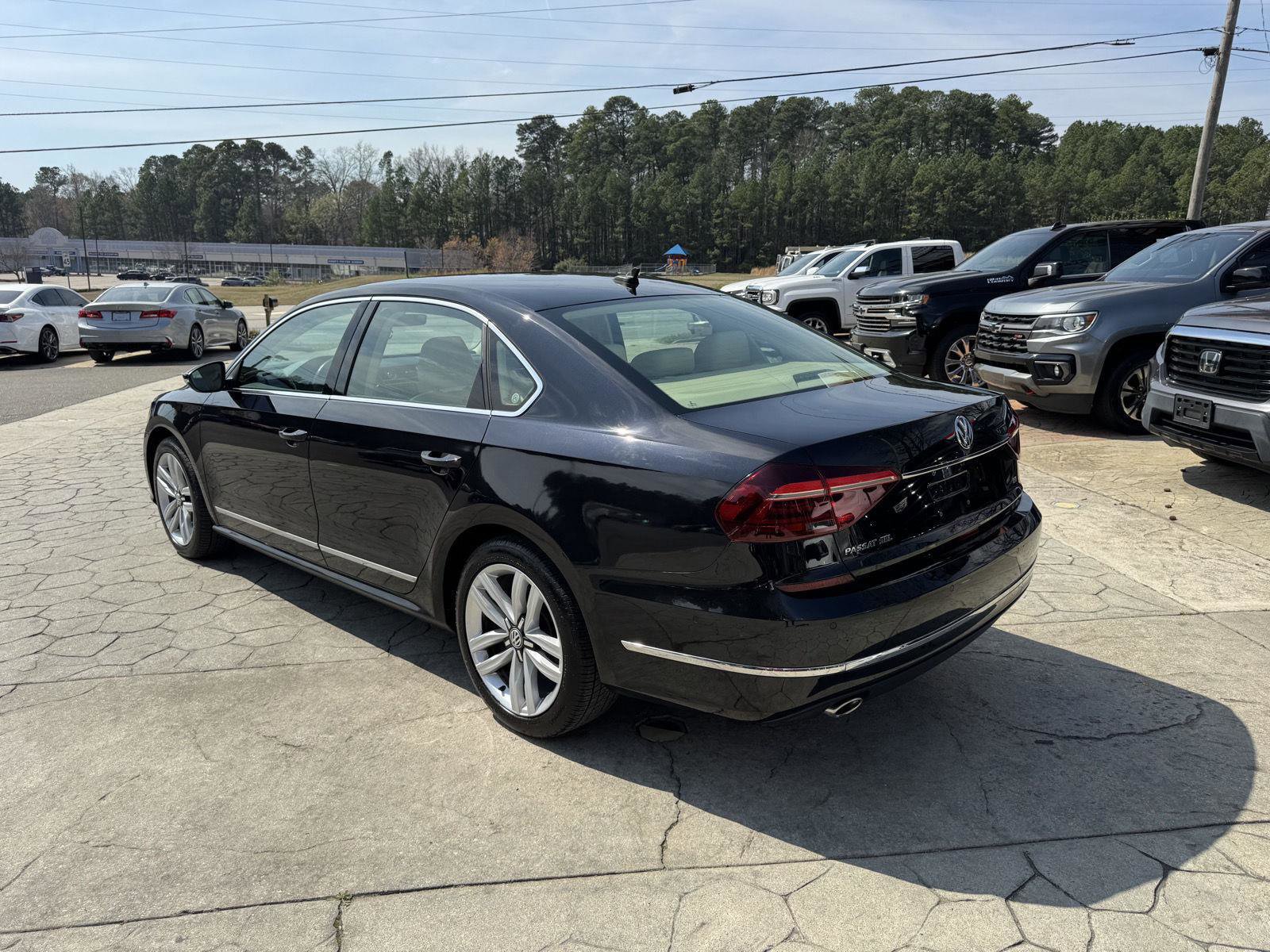 Used 2019 Volkswagen Jetta SE w/ Cold Weather Package image 11