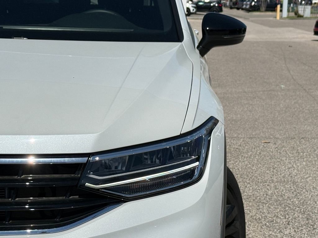 Used 2024 Volkswagen Tiguan SE R-Line image 3