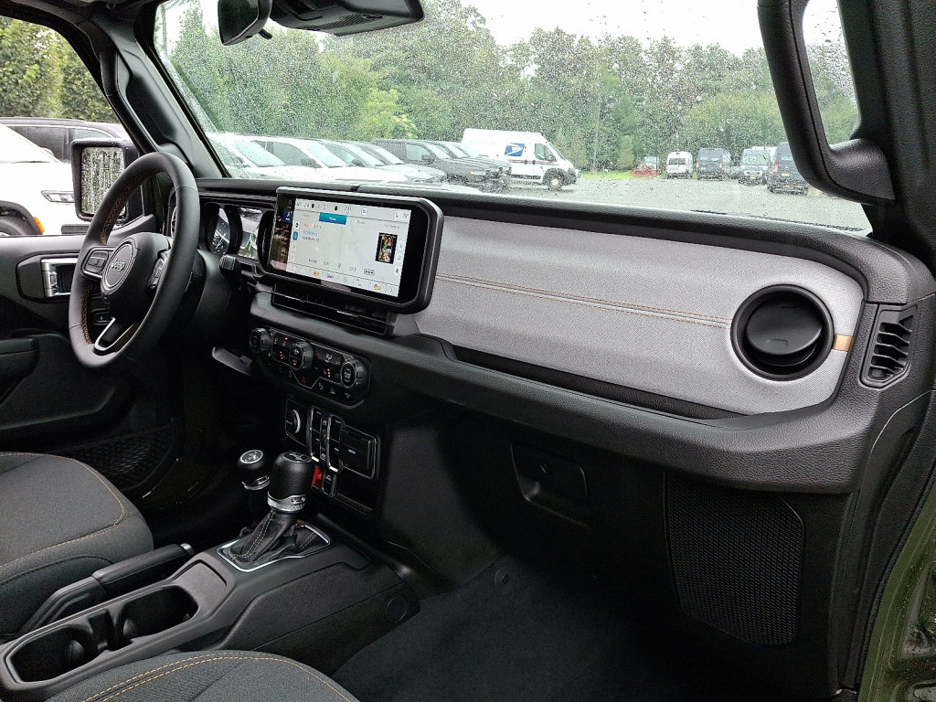 Used 2024 Jeep Wrangler Unlimited image 11