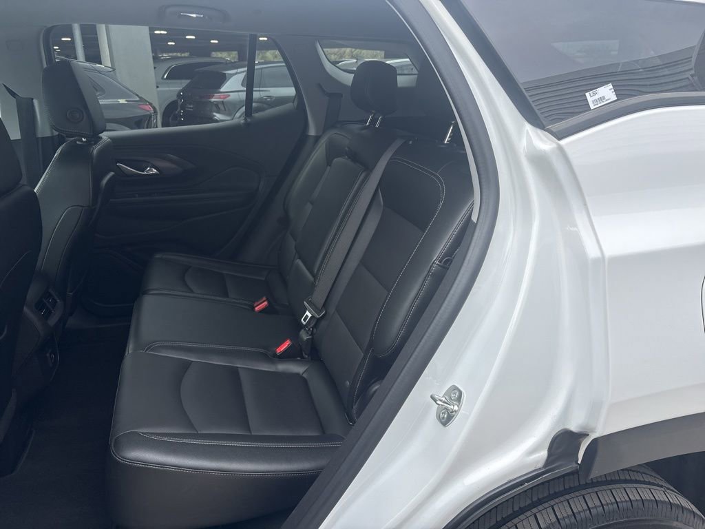 Used 2024 GMC Terrain SLT image 14