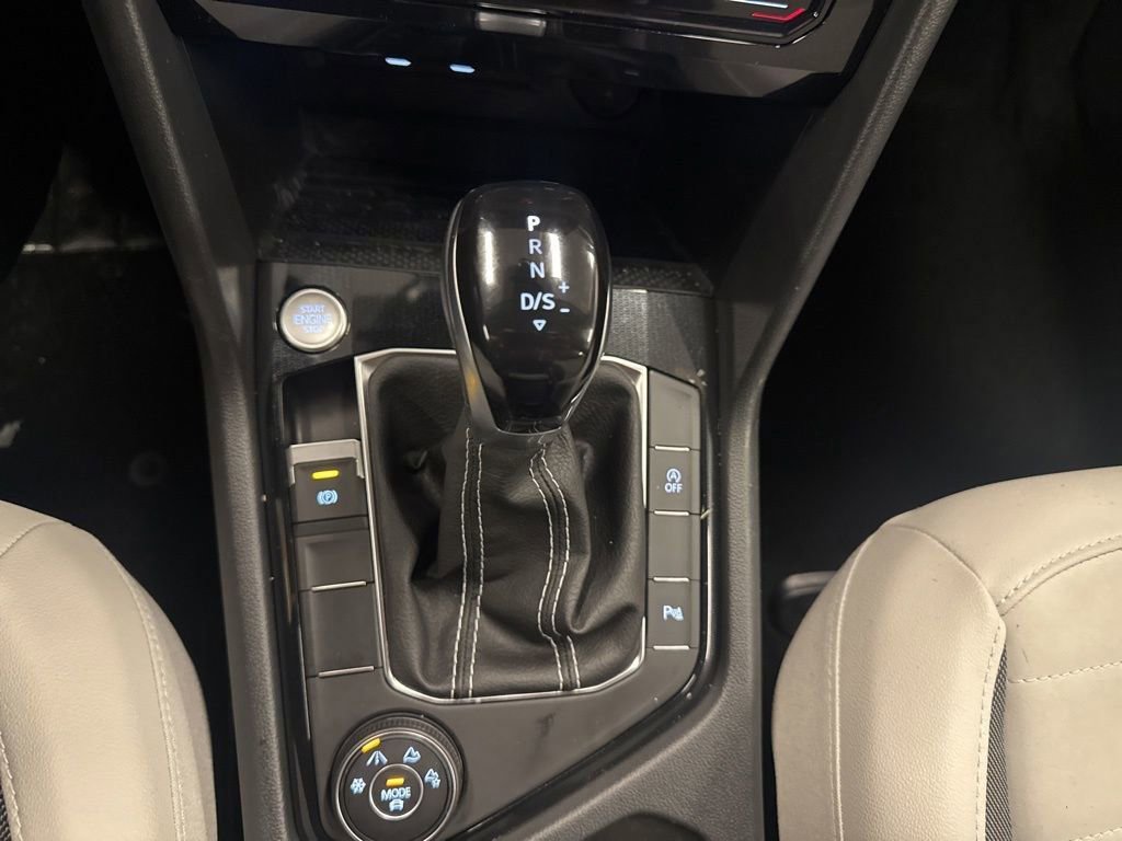 Used 2025 Volkswagen Taos SE image 28