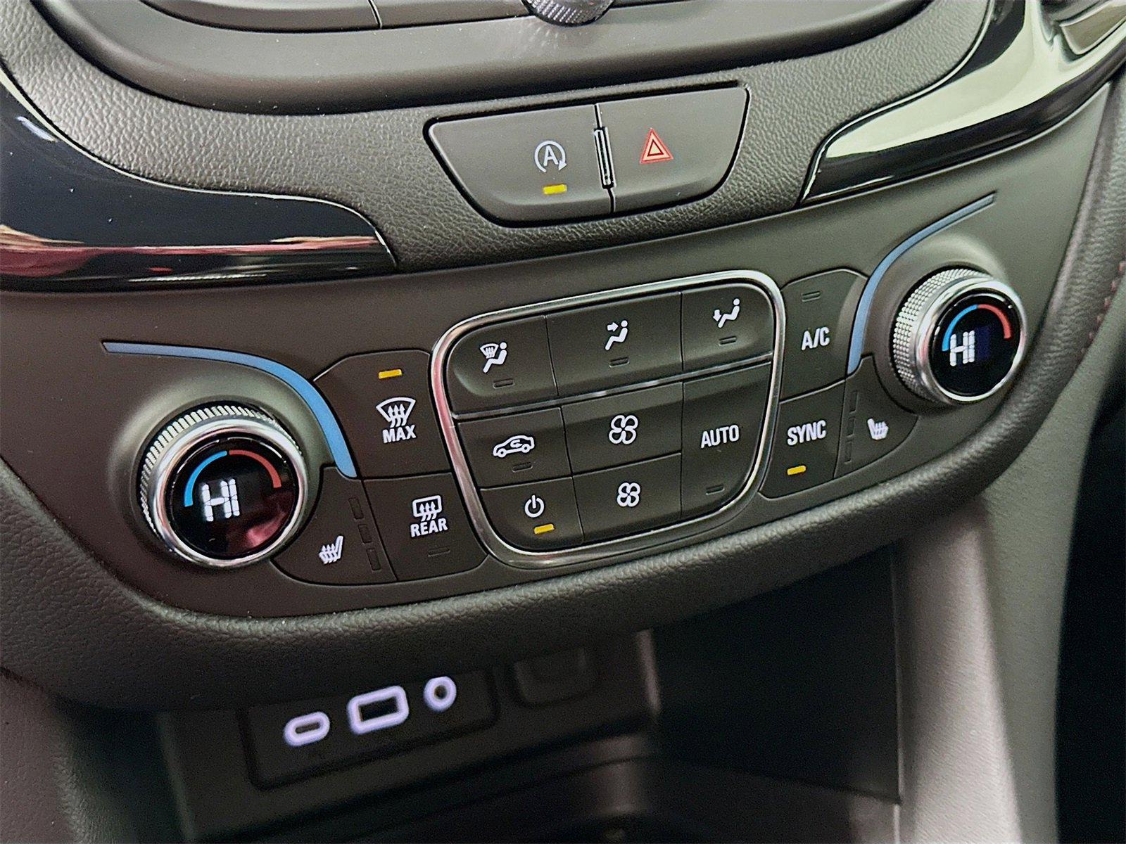 Used 2022 Chevrolet Equinox RS w/ RS Leather Package image 17