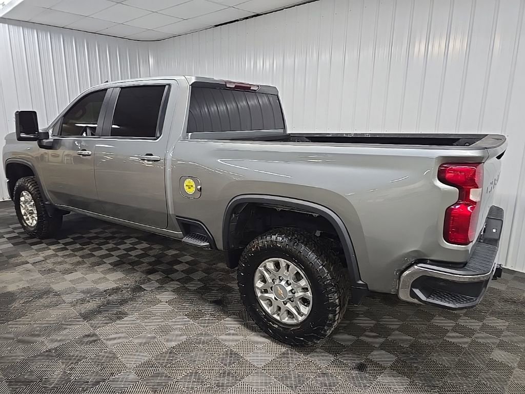 Used 2024 Chevrolet Silverado 3500 LT image 9