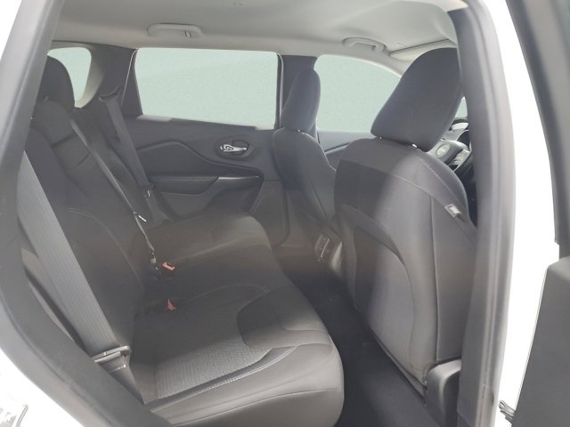 Used 2019 Jeep Cherokee Latitude w/ Cold Weather Group image 17