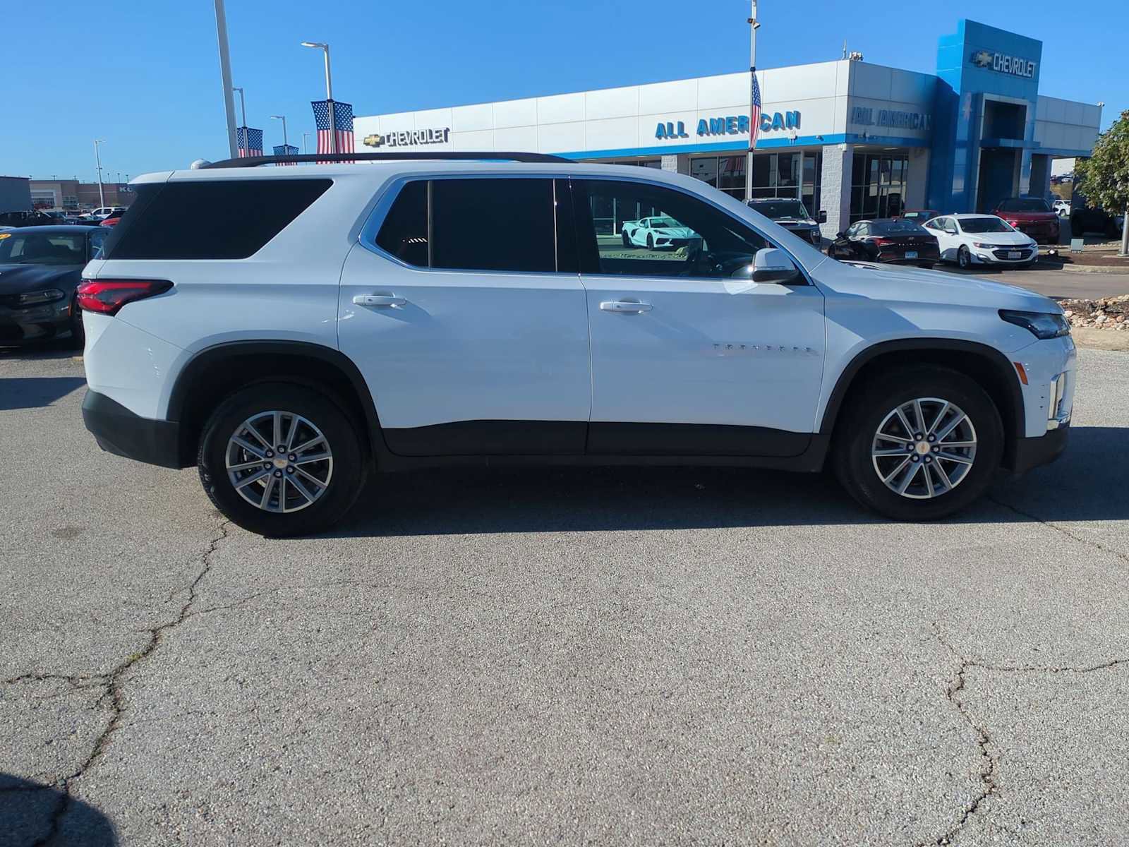 Used 2023 Chevrolet Traverse LT image 9