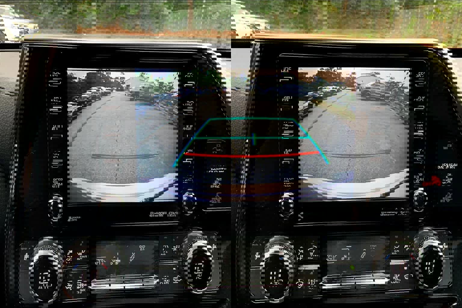 Used 2021 Toyota Highlander XLE image 27