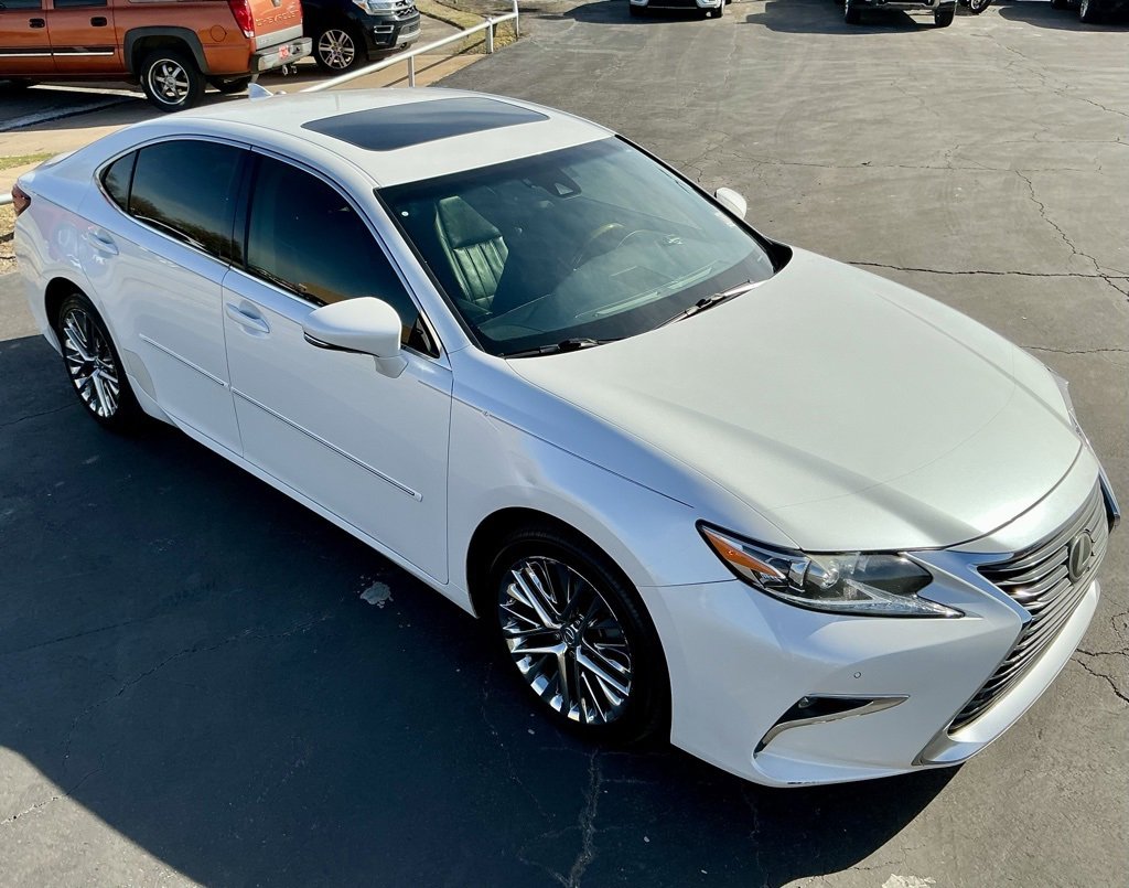 Used 2016 Lexus ES 350 w/ Luxury Package w/Wood Trim image 4